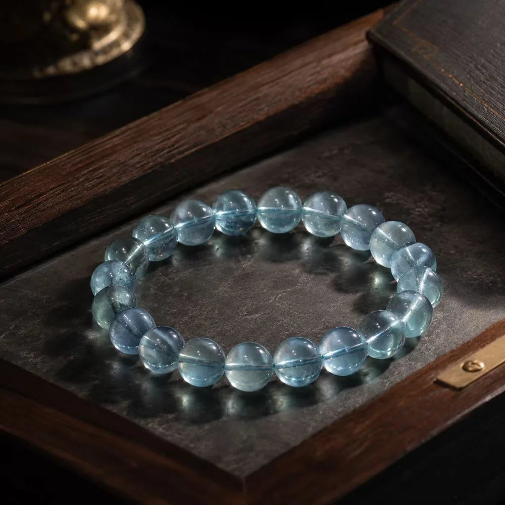 Aquamarine single-stone bracelet material study