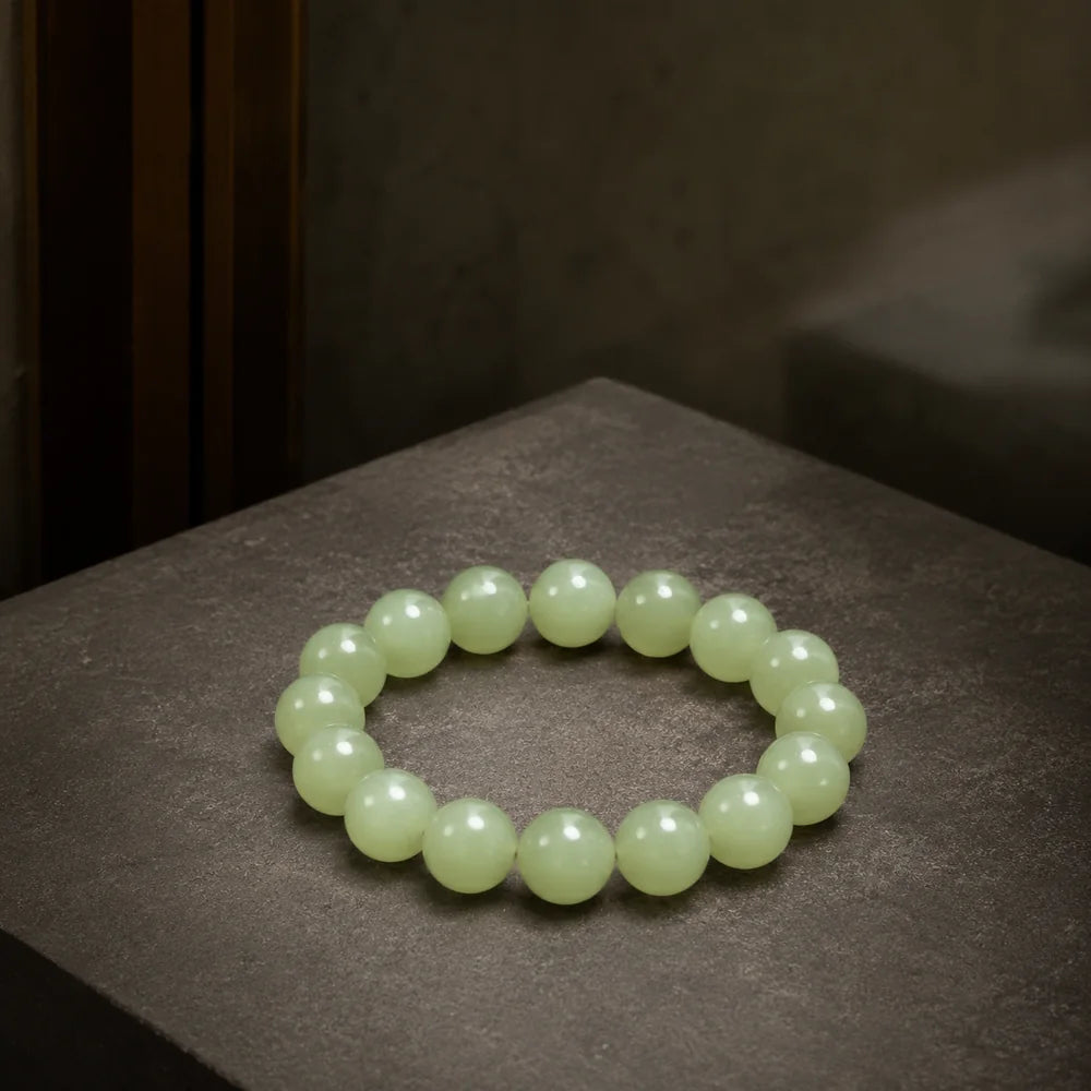 Hetian Jade single-stone bracelet material study