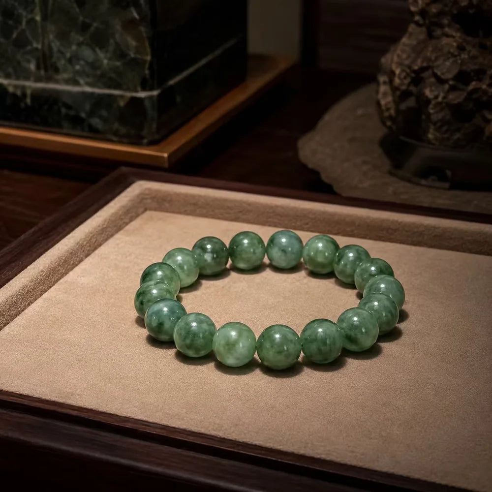 Jadeite single-stone bracelet material study