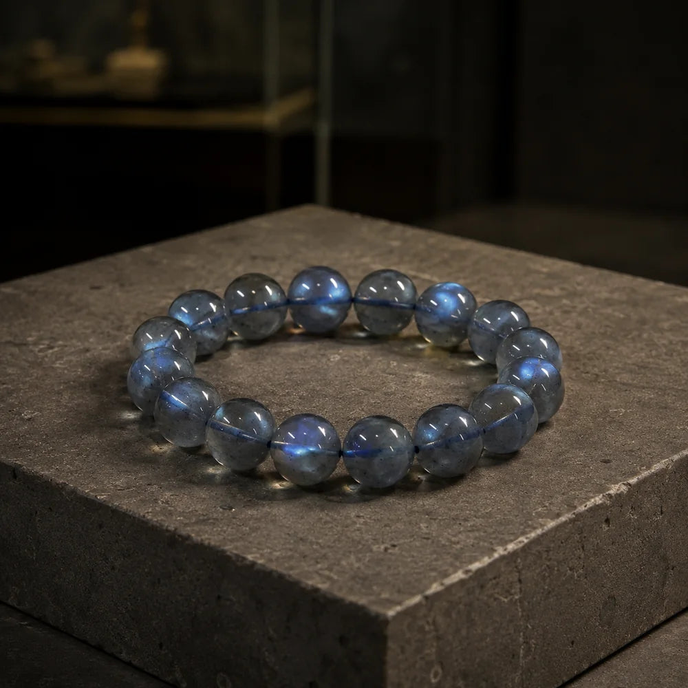 Labradorite single-stone bracelet material study