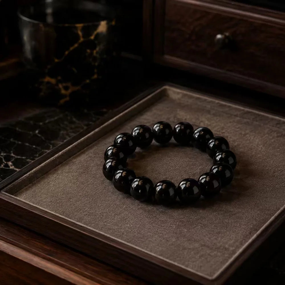 Obsidian single-stone bracelet material study